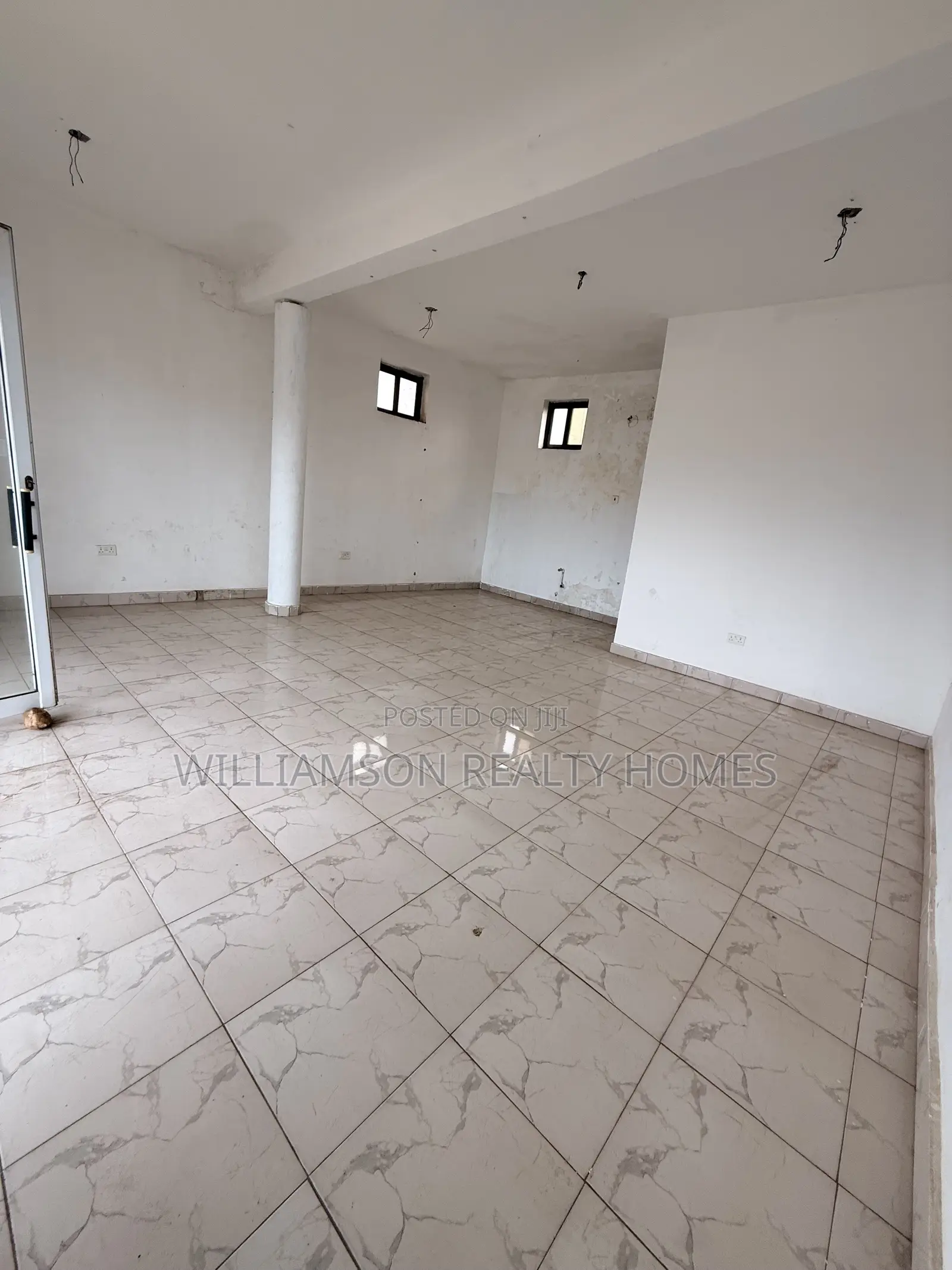 Road Side Shop/Store/Office Space/Showroom Wit an Extra Space,Spintex
