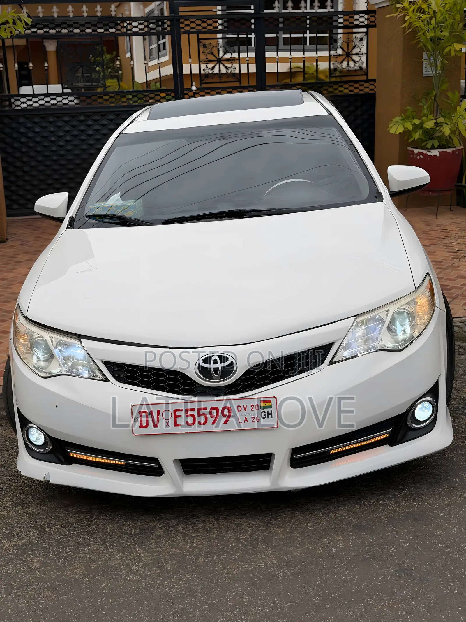 Toyota Camry SE 4dr Sedan (2.5L 4cyl 6A) 2013 White