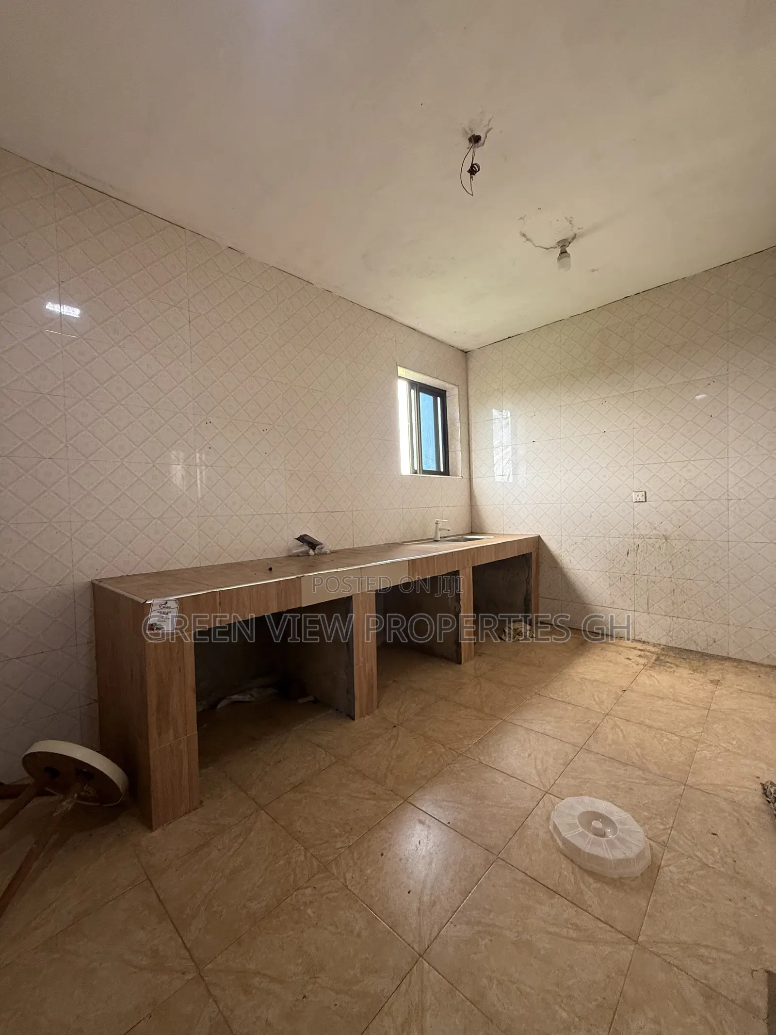 2bdrm Apartment in West Hills Mall Area for rent