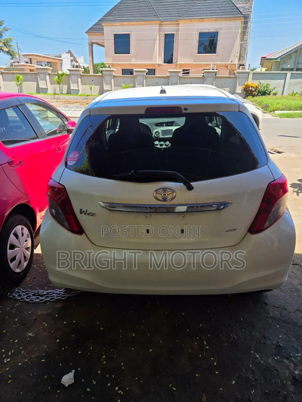 Toyota Vitz 1.5 FWD 5dr 2013 White
