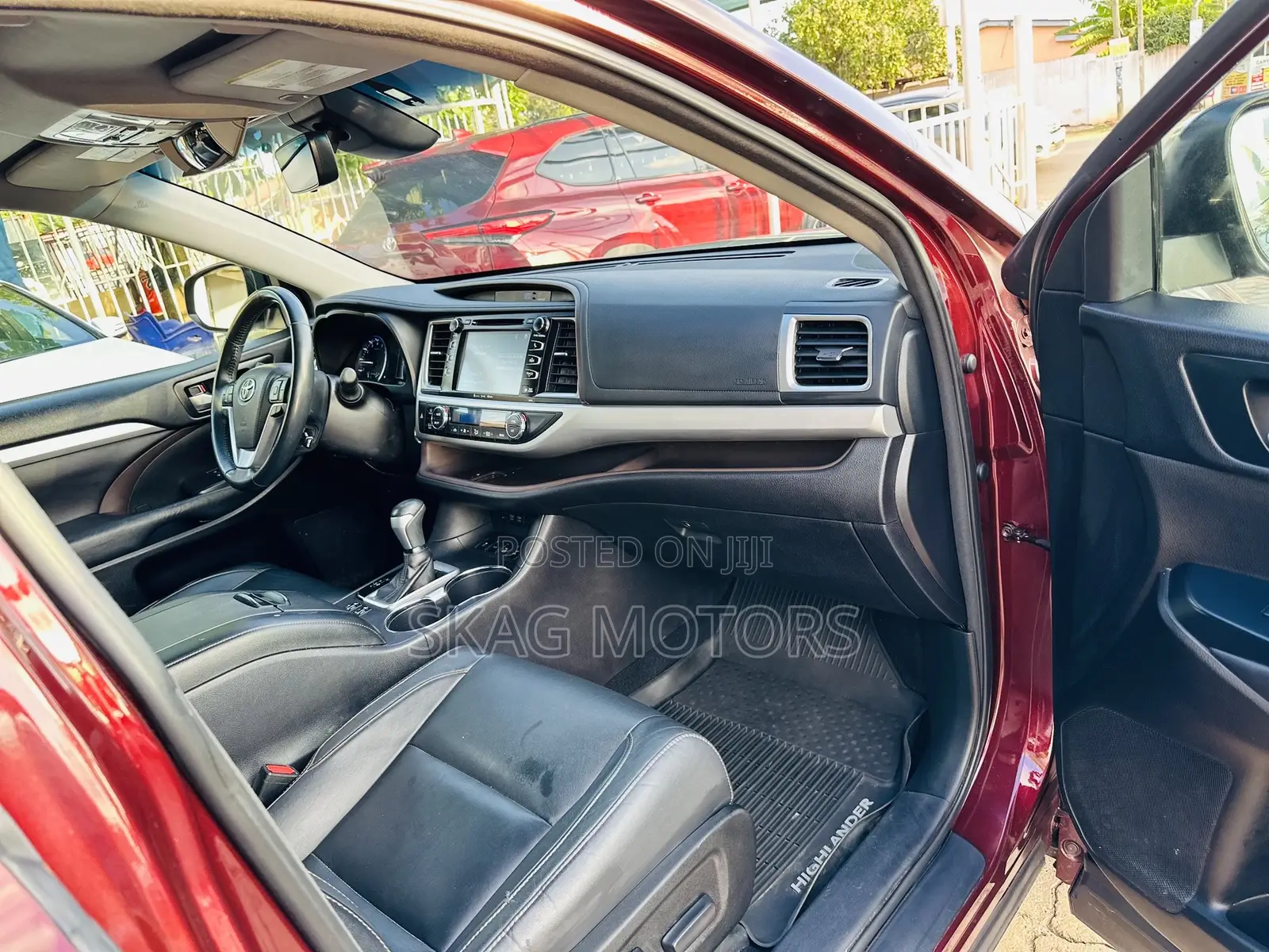 Toyota Highlander XLE 4x4 V6 (3.5L 6cyl 8A) 2018 Burgundy