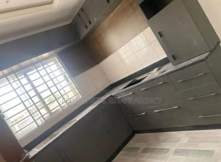 3bdrm House in Sefdard Properties, Amasaman for sale