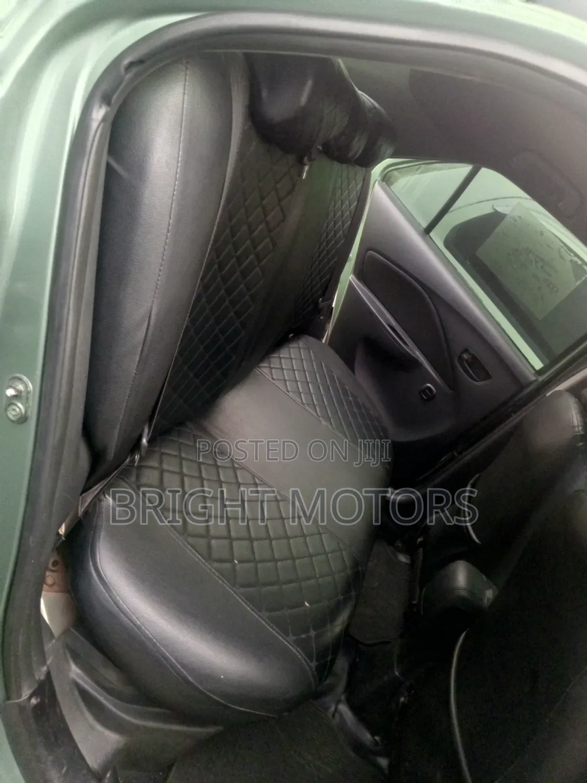 Toyota Yaris Base Sedan 4dr 2010 Green