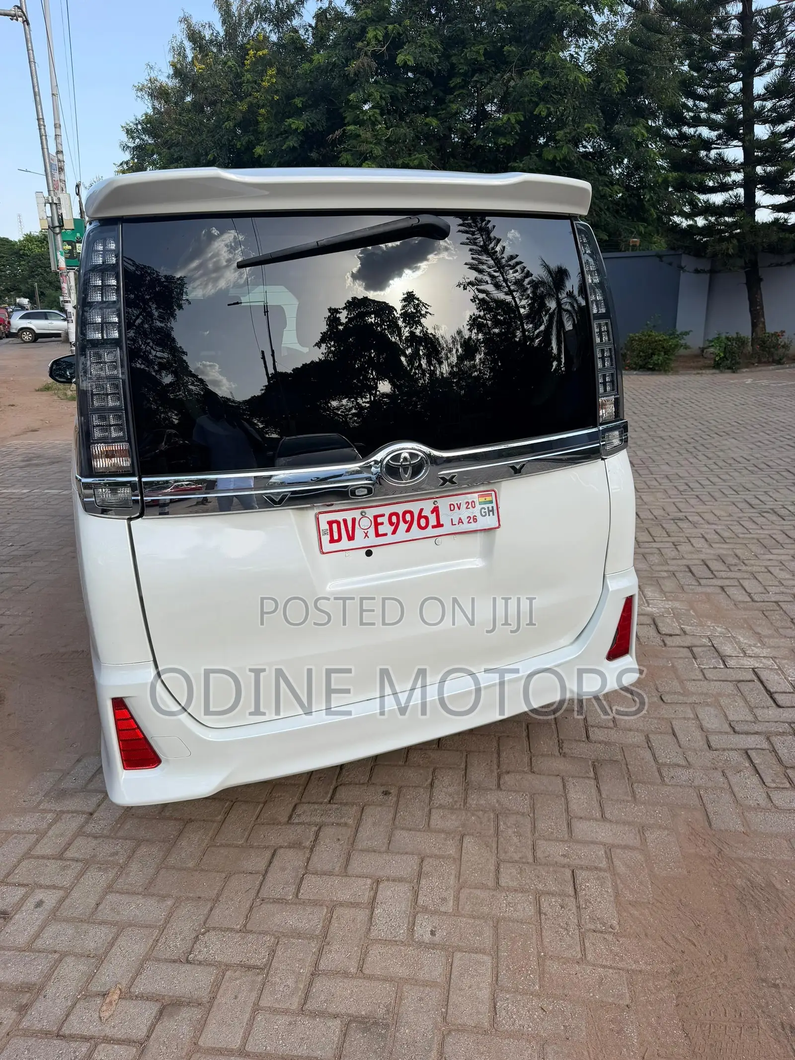 Toyota Voxy 2016 White