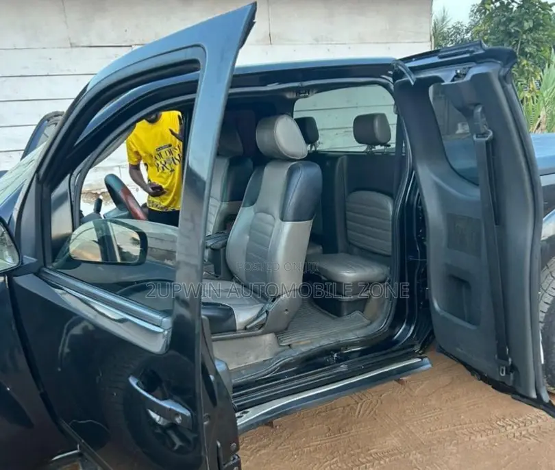 Nissan Frontier 2009 Black