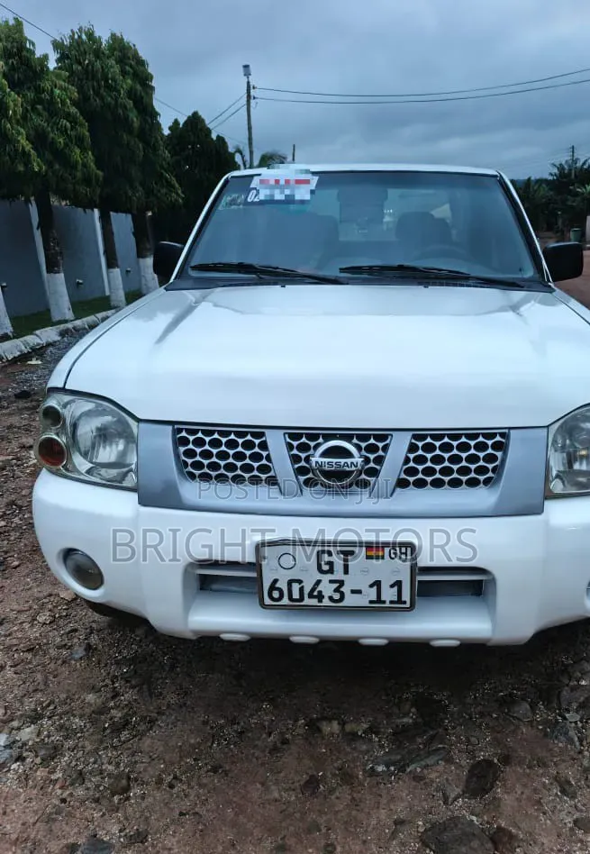 Nissan Hardbody 2011 White