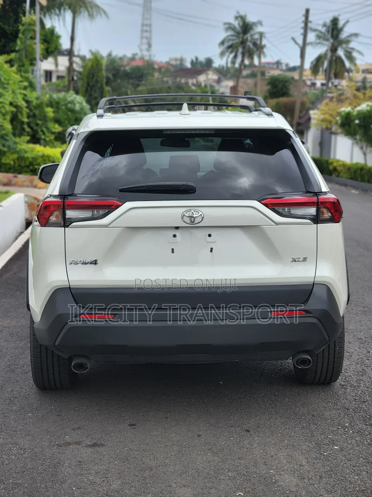 Toyota RAV4 XLE Premium 2021 White