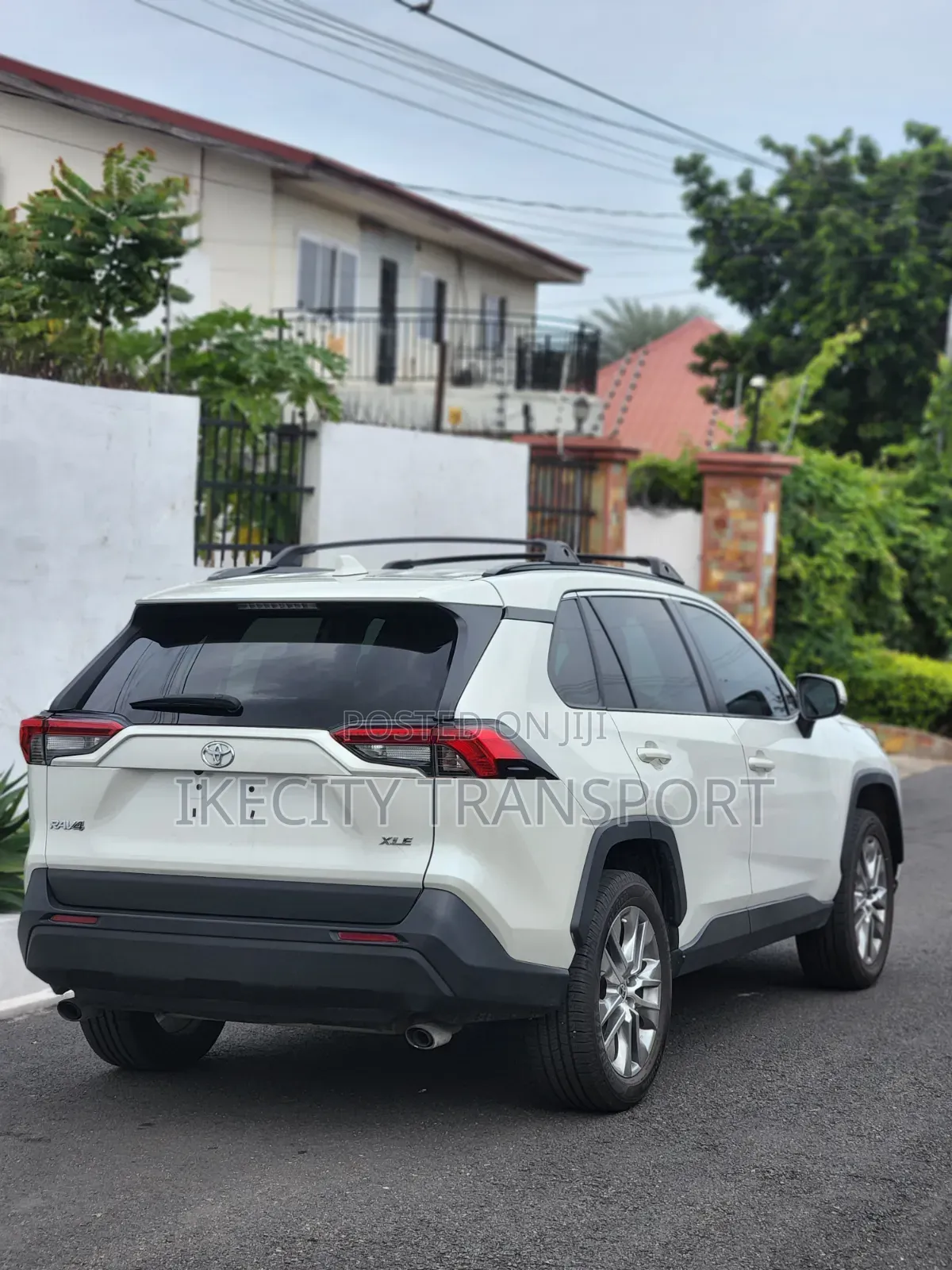 Toyota RAV4 XLE Premium 2021 White