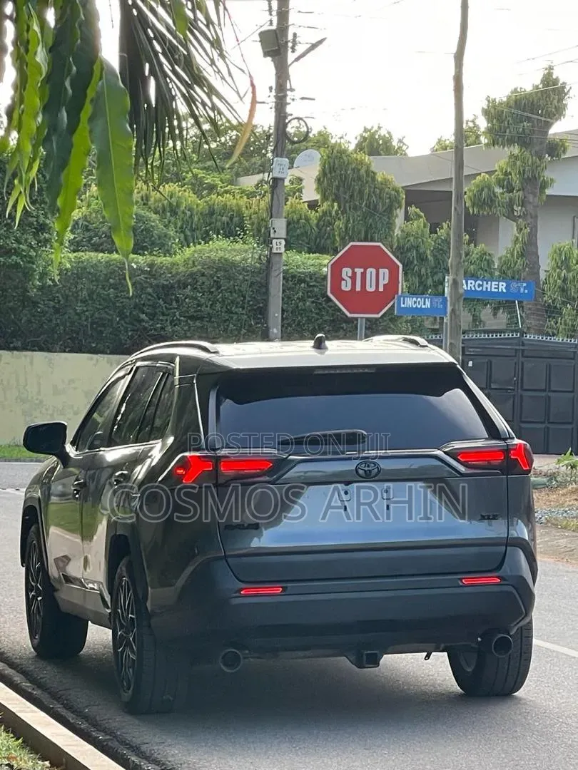 Toyota RAV4 2022 Gray