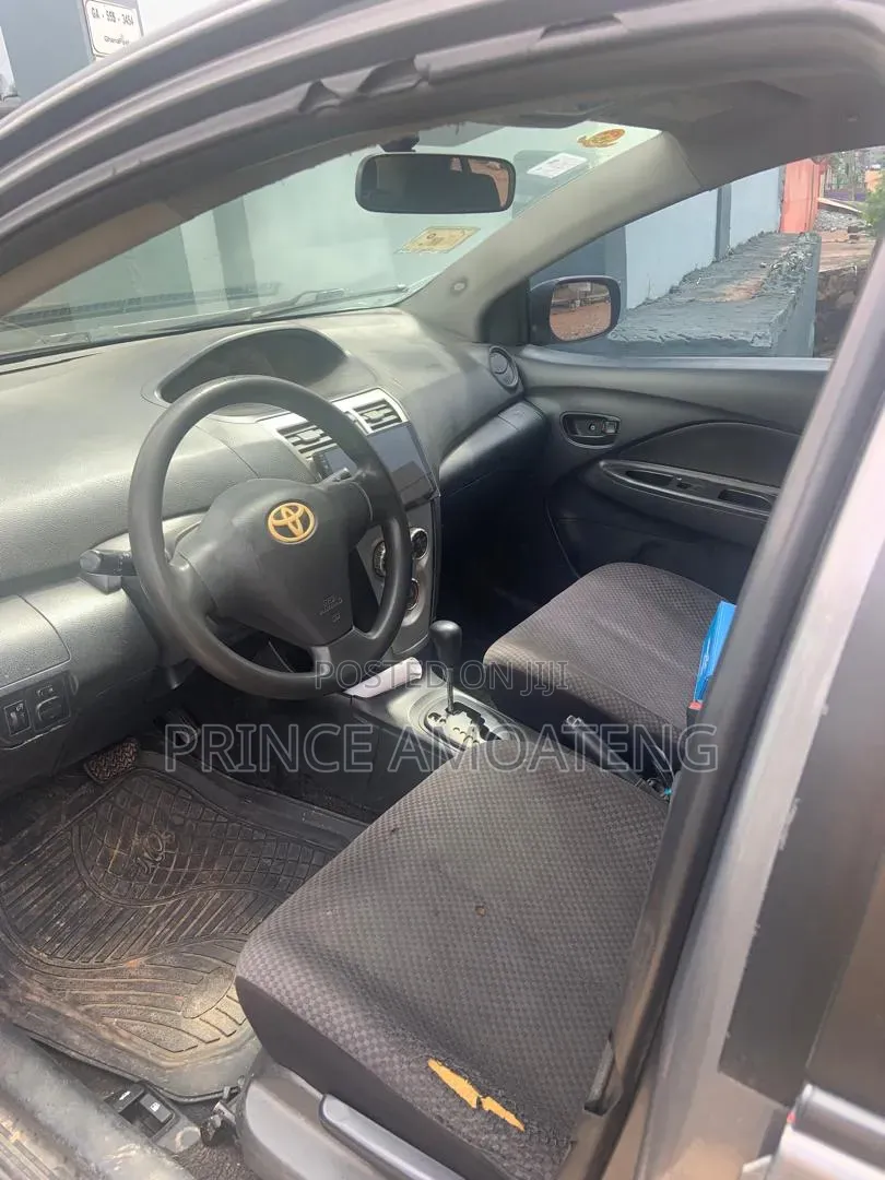 Toyota Yaris 1.5 Automatic 2009 Gray
