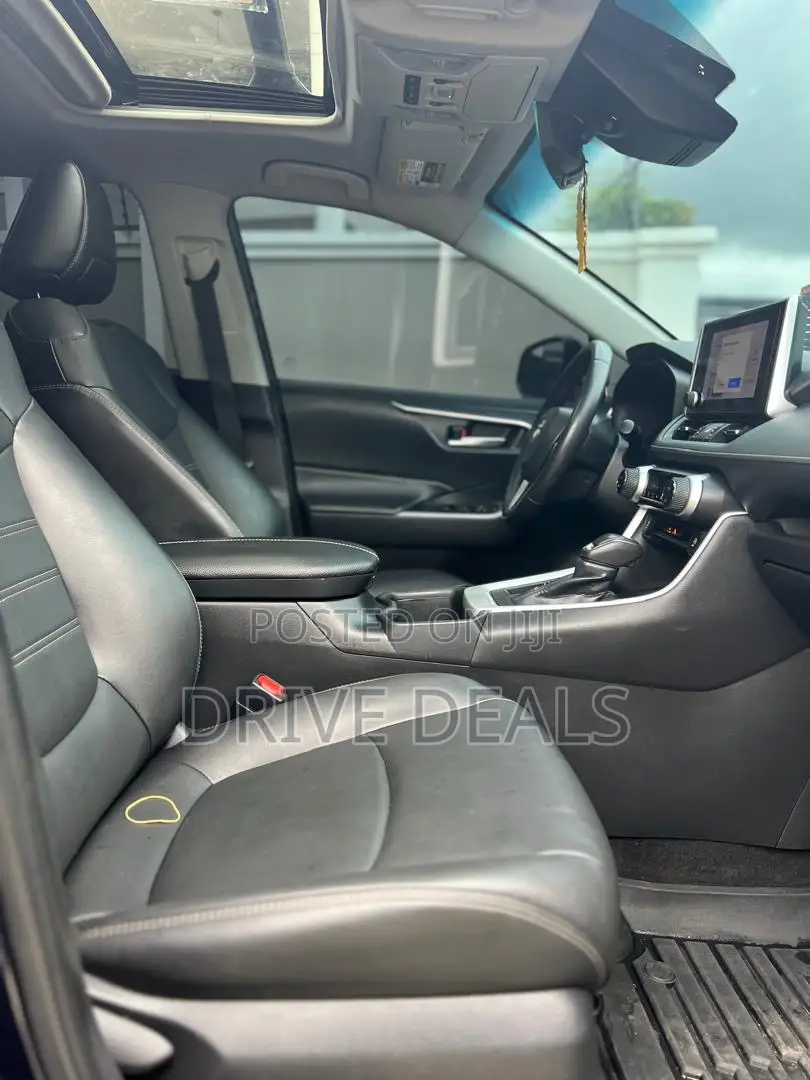 Toyota RAV4 XLE AWD 2023 Blue