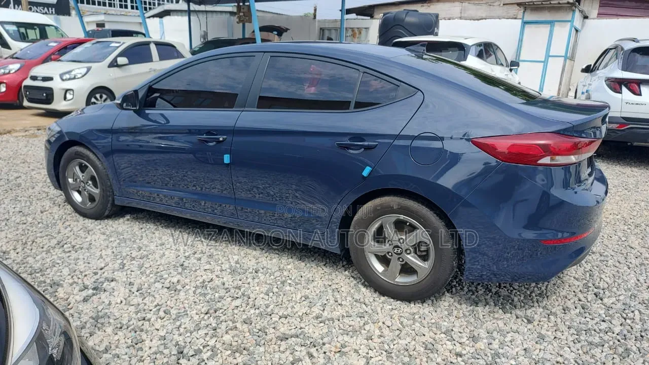 Hyundai Avante 2016 Blue