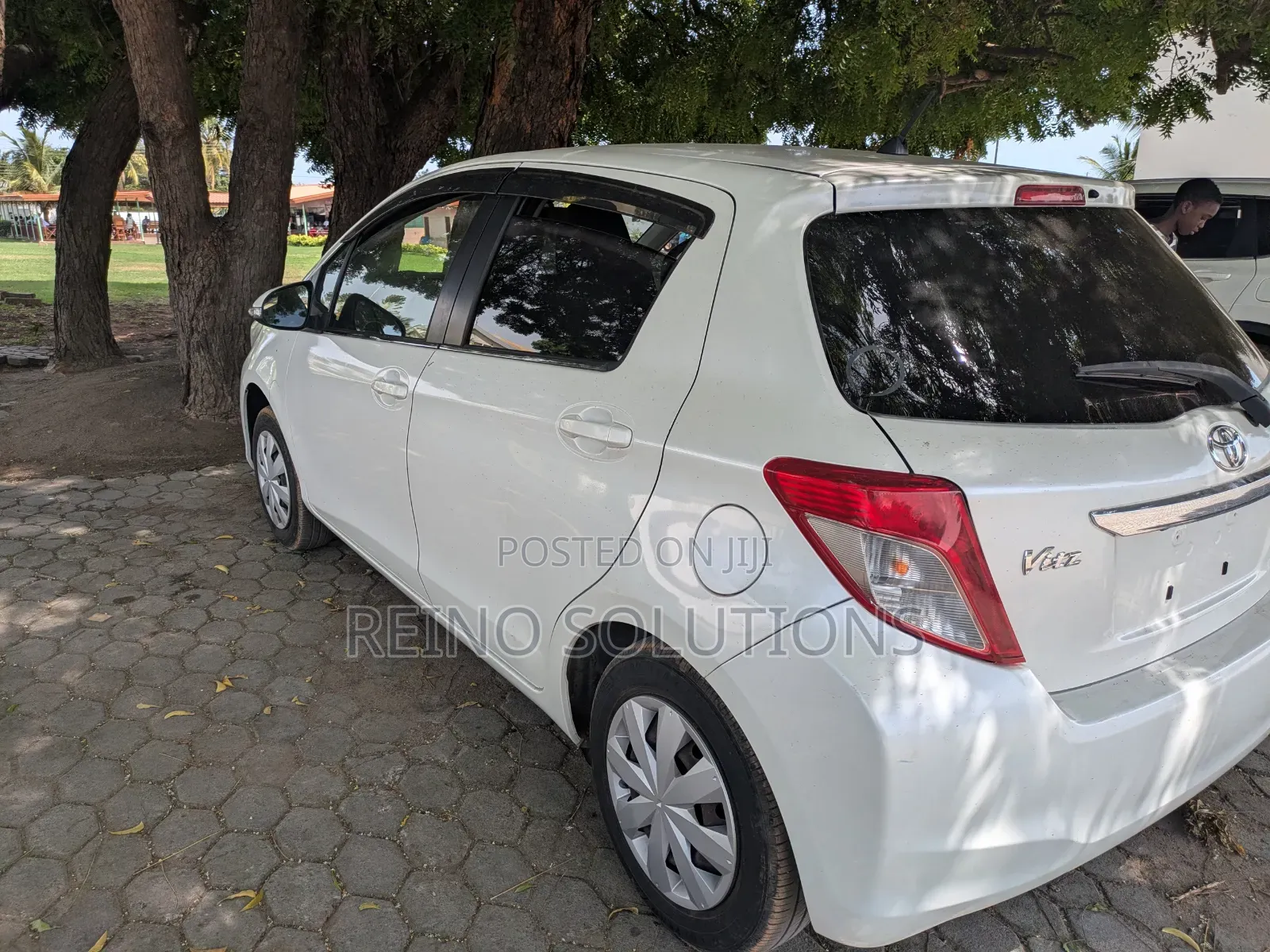 Toyota Vitz 1.3 FWD 5dr 2013 White