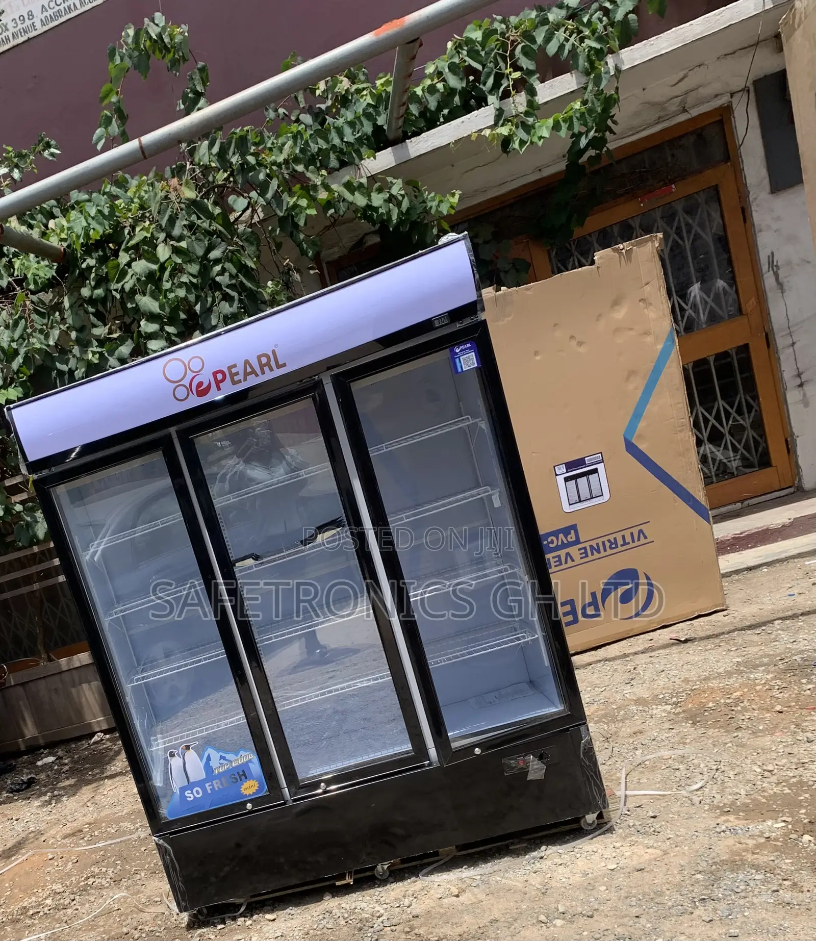 Secure New Pearl PVC-150 Commercial 3-Door Glass Display/Beverage