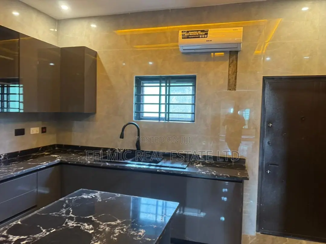 4bdrm Duplex in Felmic Real Estate, Unity Closed for sale