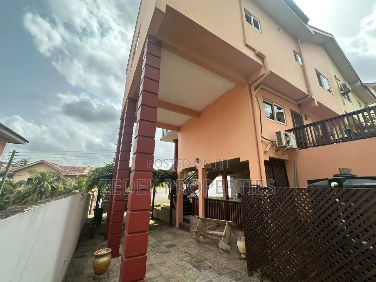 4bdrm Mansion in Kwabenya, Ashomang Estate for rent