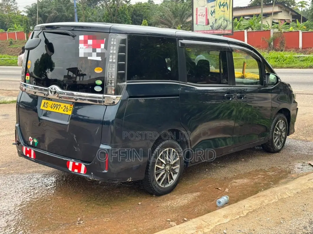 Toyota Voxy SV Premium 2014 Black