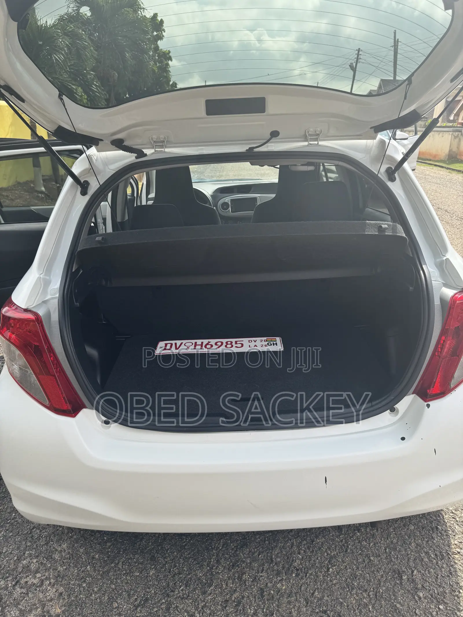 Toyota Vitz 1.3 AWD 3dr 2013 White