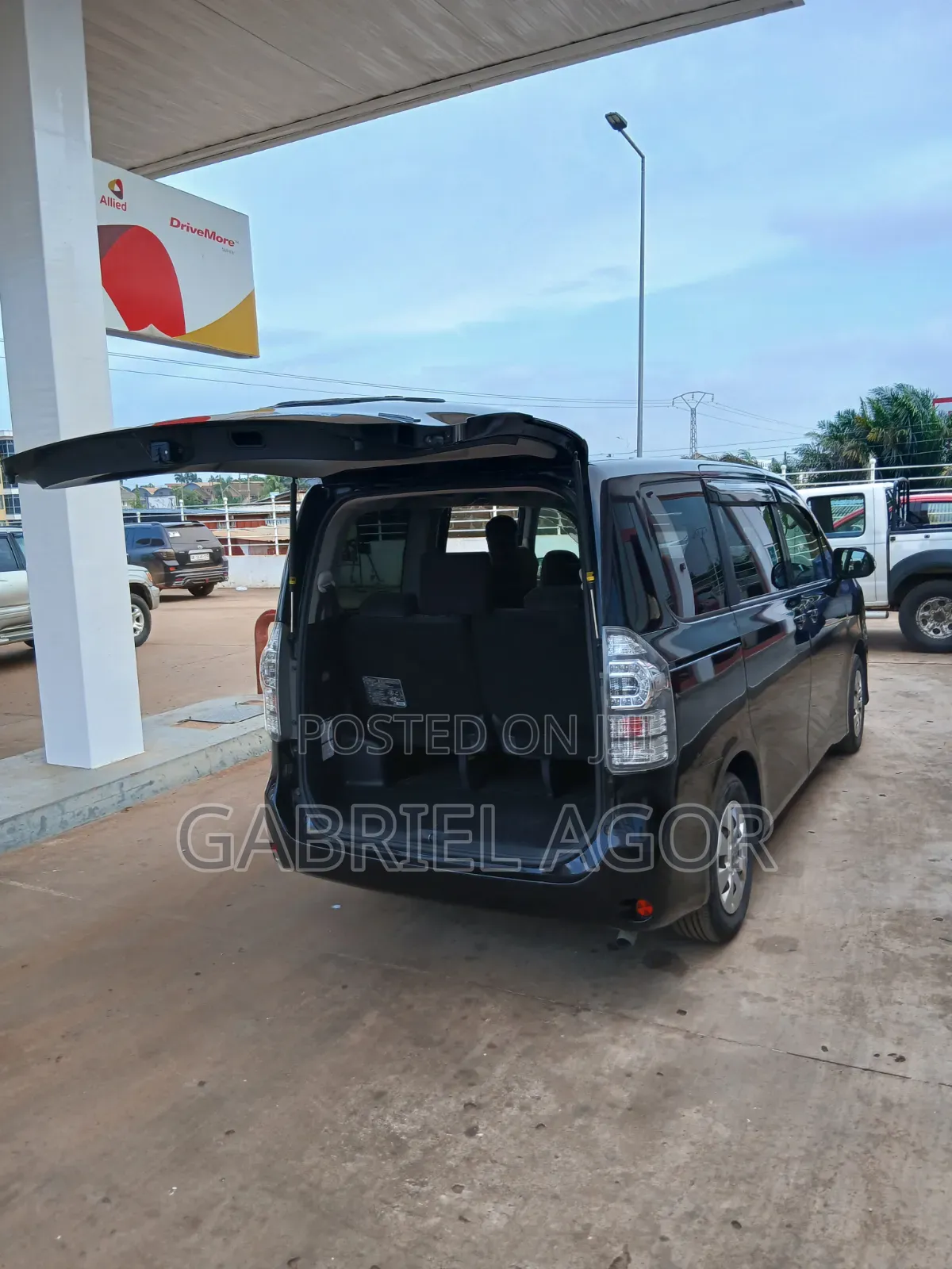 Toyota Voxy 2013 Black