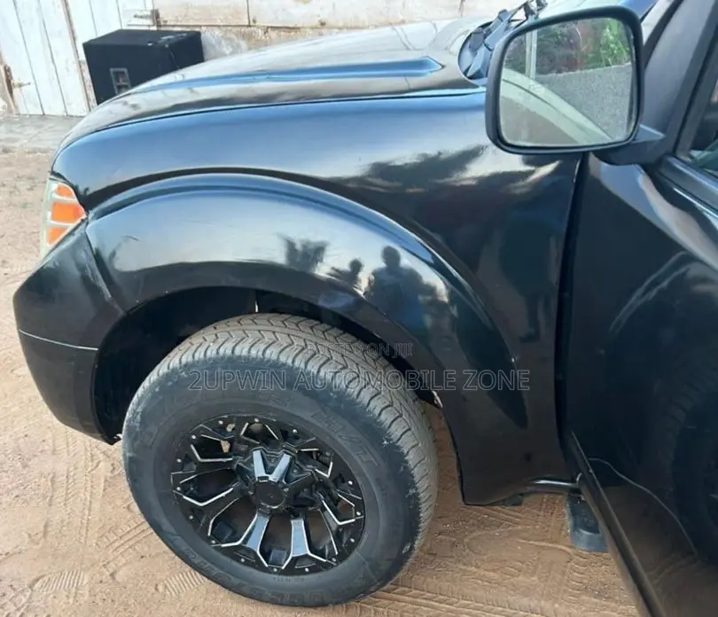 Nissan Frontier 2009 Black