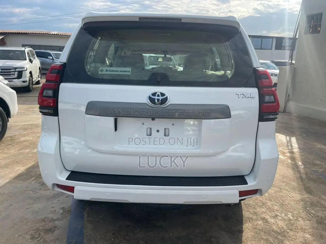 Toyota Land Cruiser Prado 4.0 Petrol TX-L 2018 White