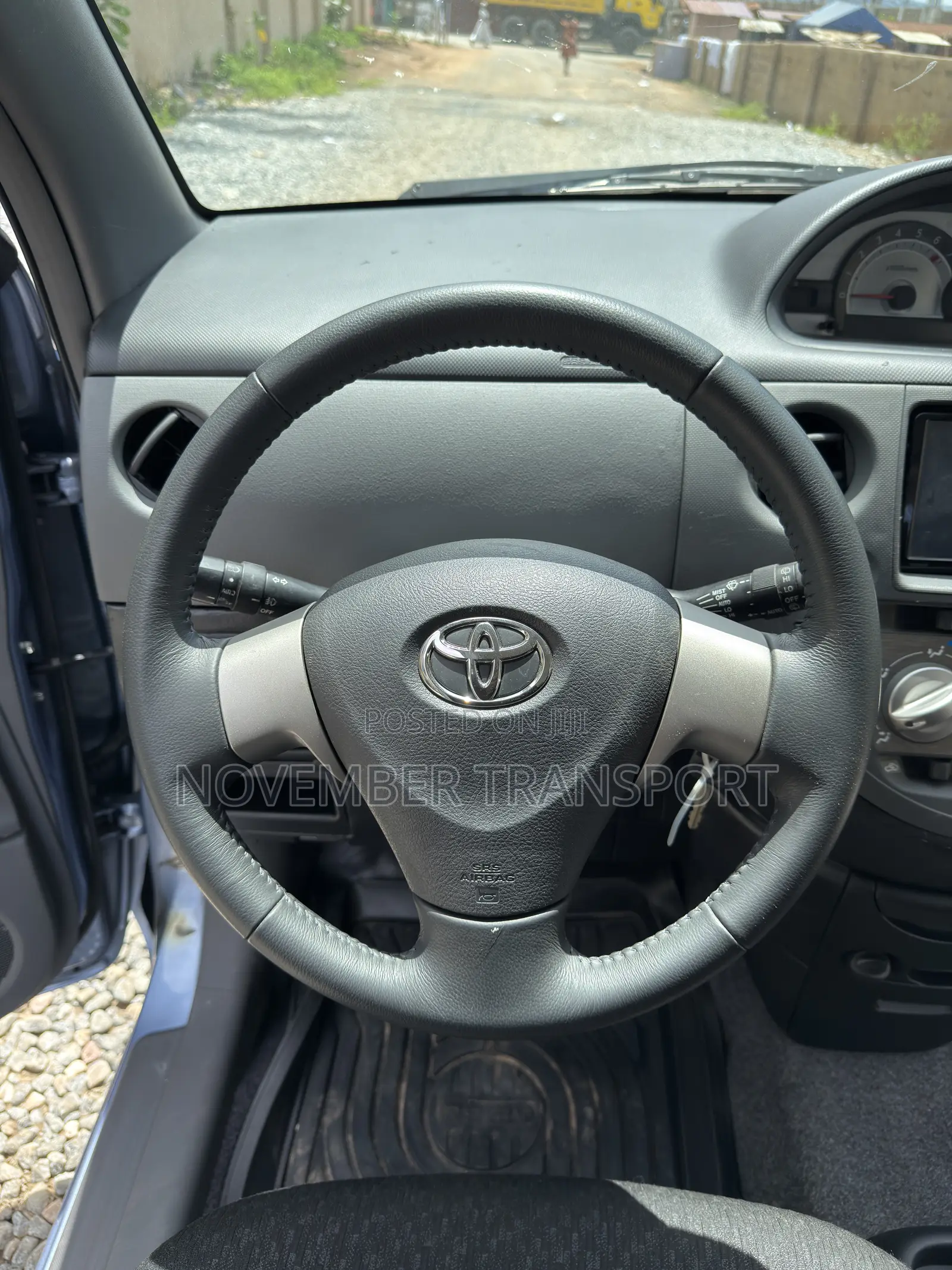 Toyota Sienta 1.5 FWD 2014 Blue