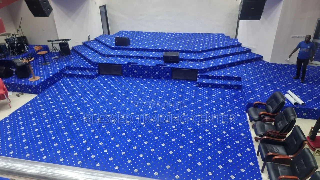 High Quality Blue Woolen Carpet With Modern Designs