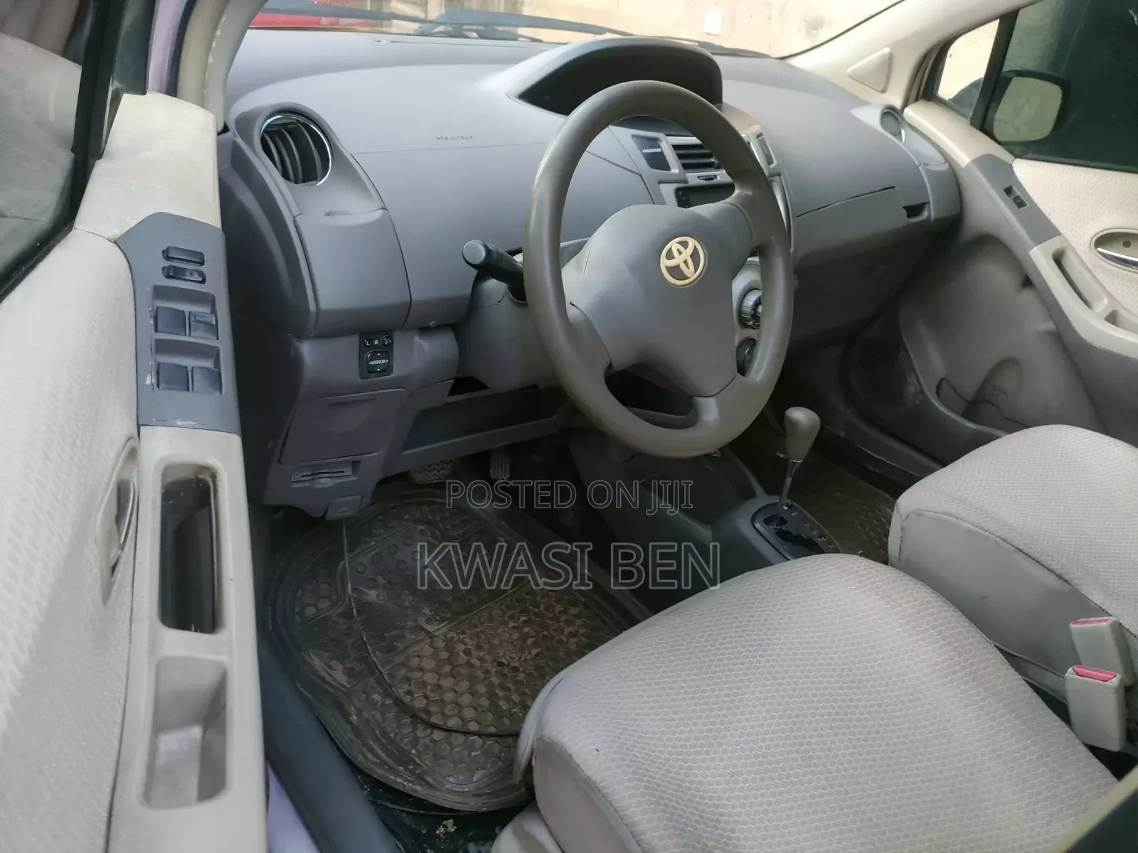 Toyota Vitz 2010 Gray