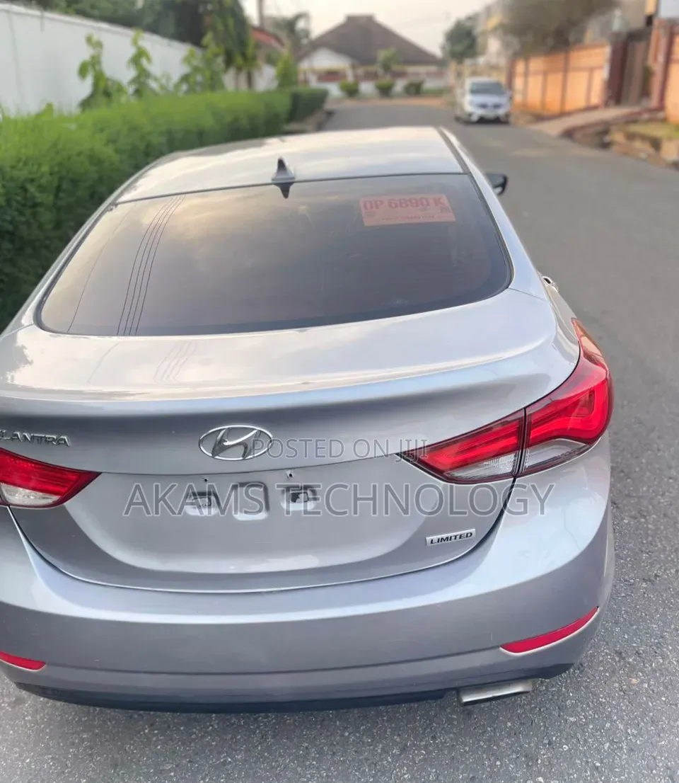 Hyundai Elantra 2015 Silver