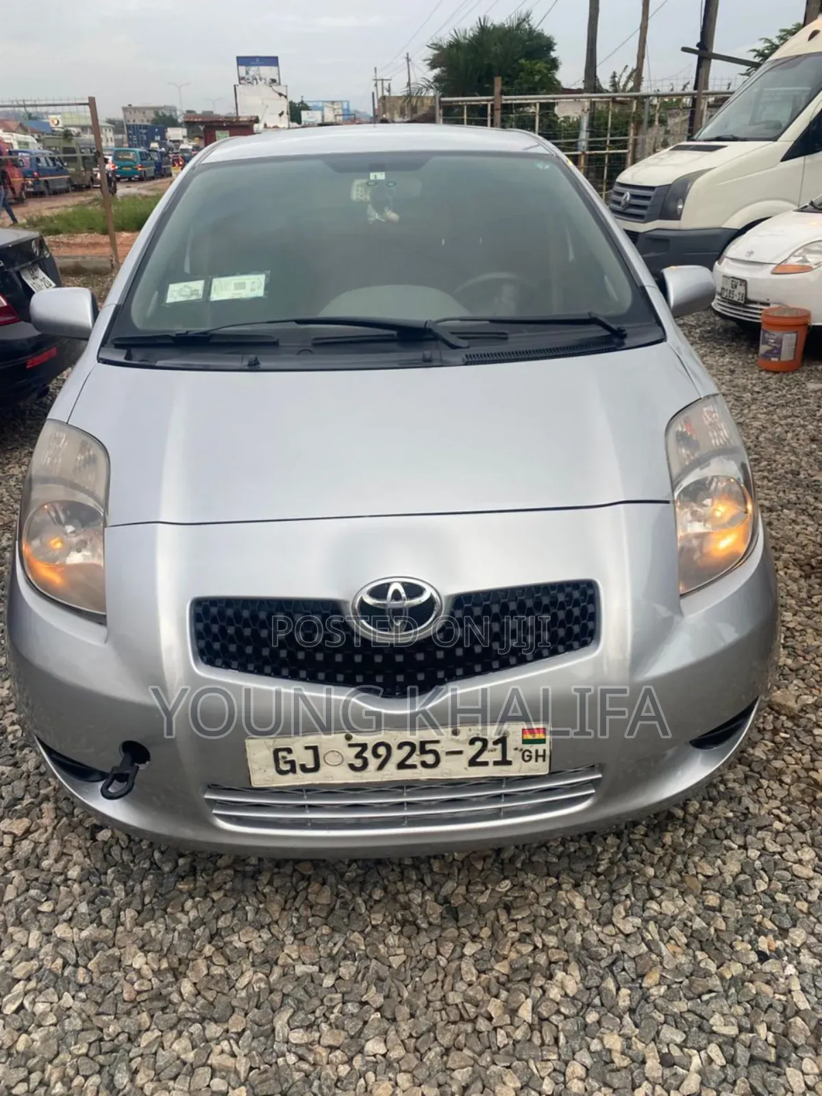 Toyota Vitz 2010 Silver