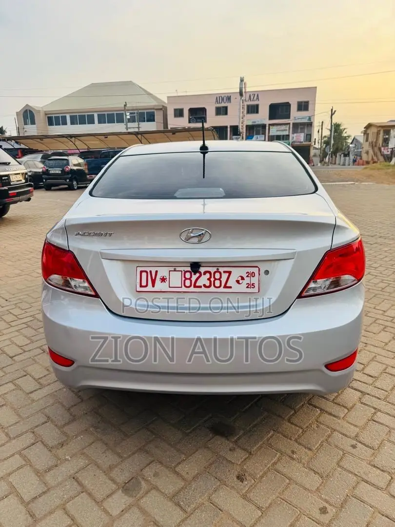 Hyundai Accent SE Sedan 2016 Silver