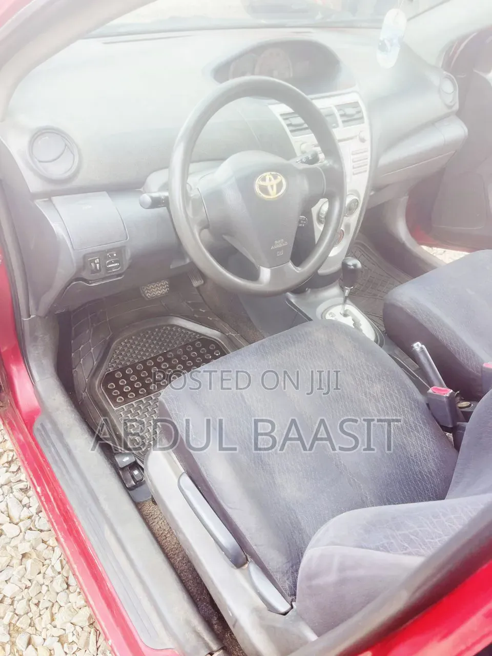 Toyota Yaris Base Hatchback 5dr 2010 Red