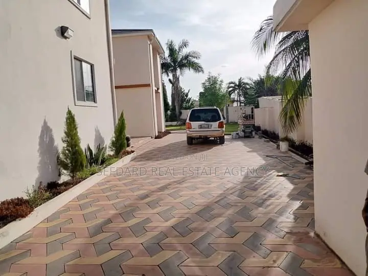 20bdrm Apartment in Sefdard Properties, Adenta for sale