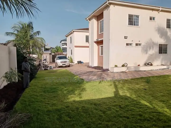 20bdrm Apartment in Sefdard Properties, Adenta for sale