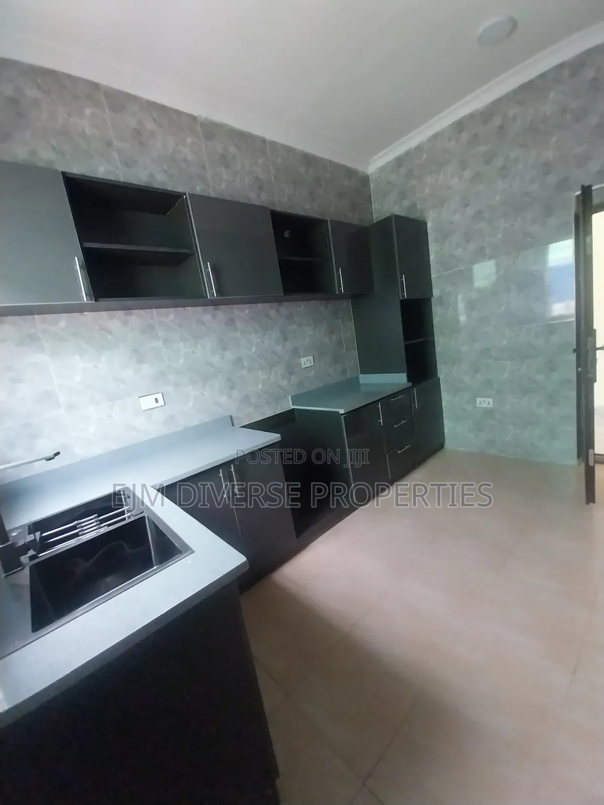 4bdrm Apartment in Hotel Green Mailk, Tsui-Bleoo for sale