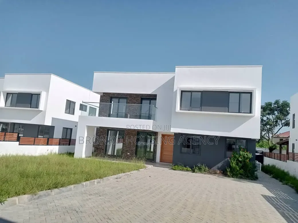 4bdrm House in Bronko Housing, Burma Camp for rent