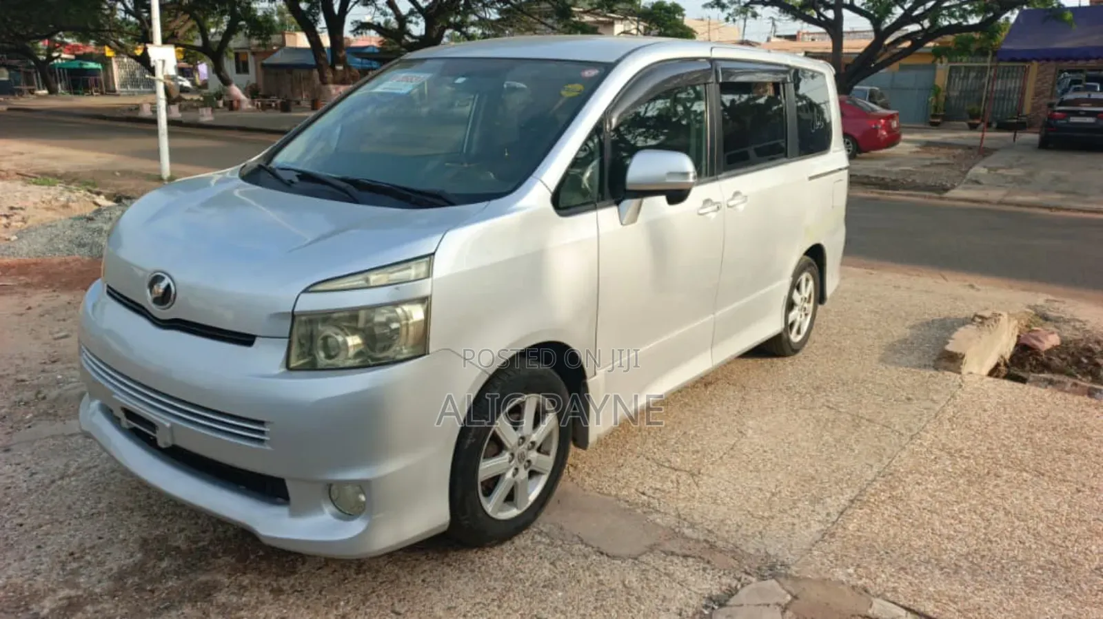 Toyota Voxy 2011 Silver
