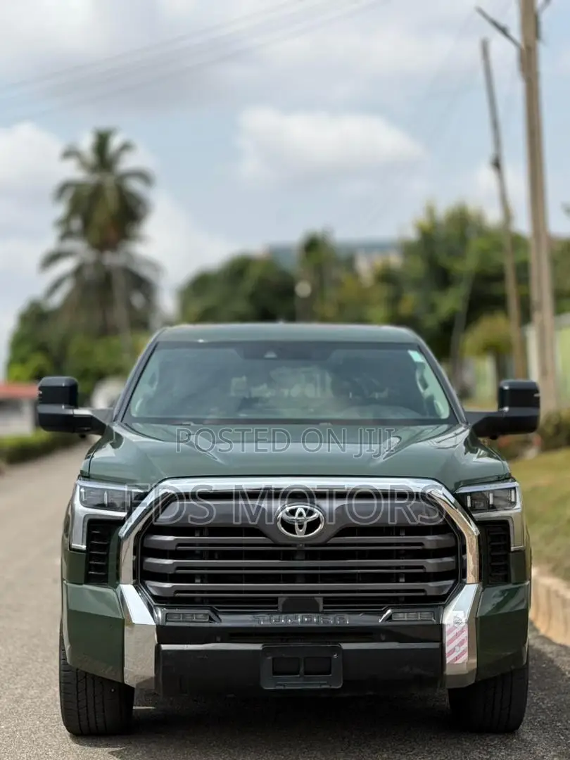 Toyota Tundra Limited CrewMax 5.5' Bed 2023 Green
