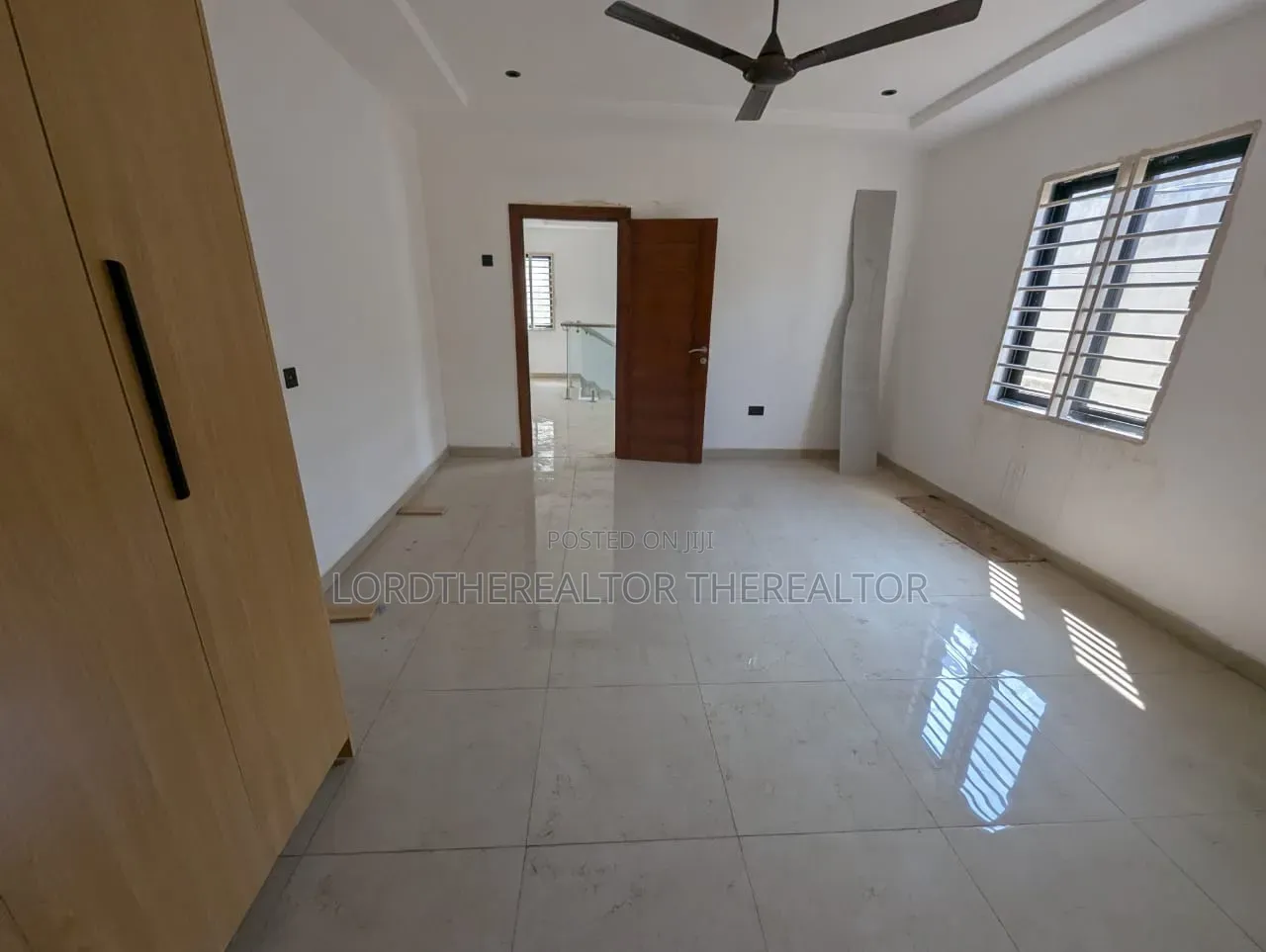 3bdrm Duplex in The Mall for rent