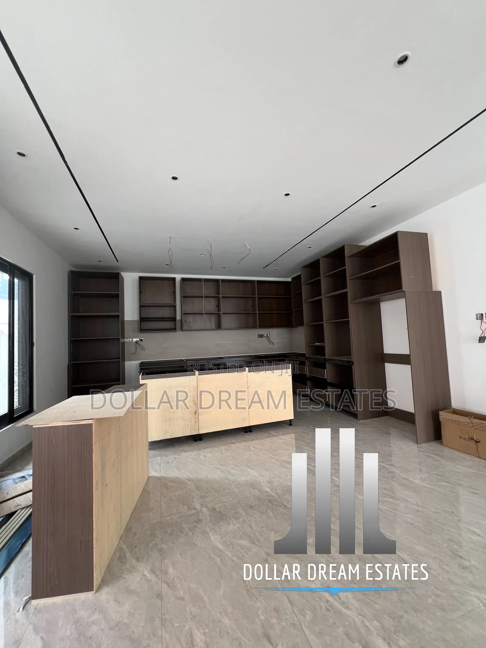 5bdrm House in Adjiriganor for sale