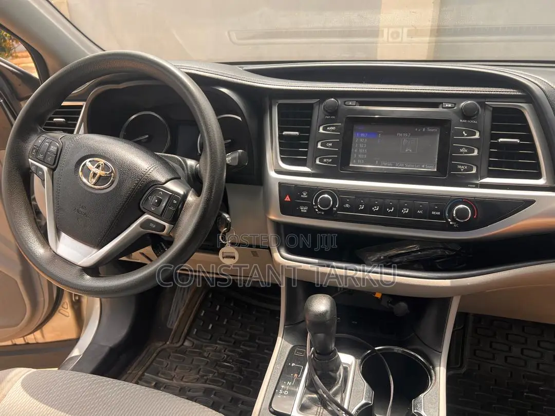 Toyota Highlander LE 4dr SUV (2.7L 4cyl 6A) 2015 Beige