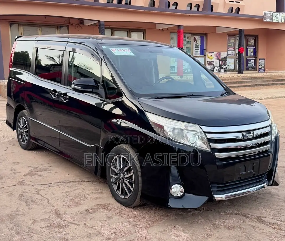 Toyota Noah 2.0 AWD (8 Seater) 2015 Black