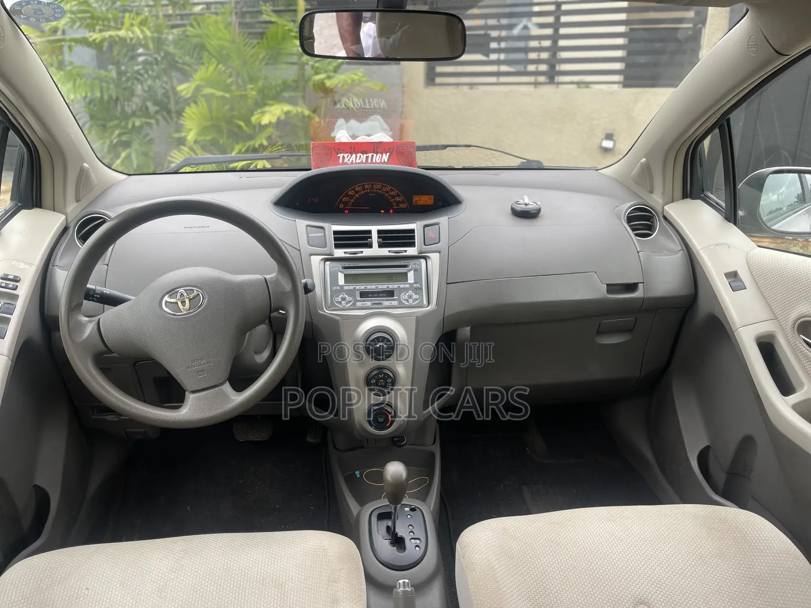 Toyota Vitz 2010 Silver