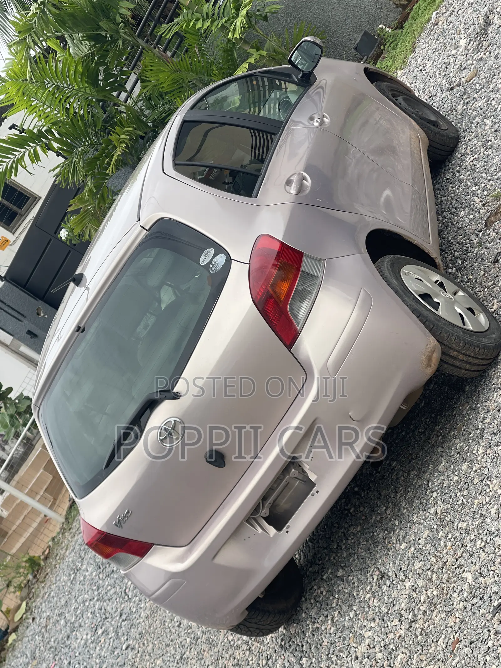Toyota Vitz 2010 Silver