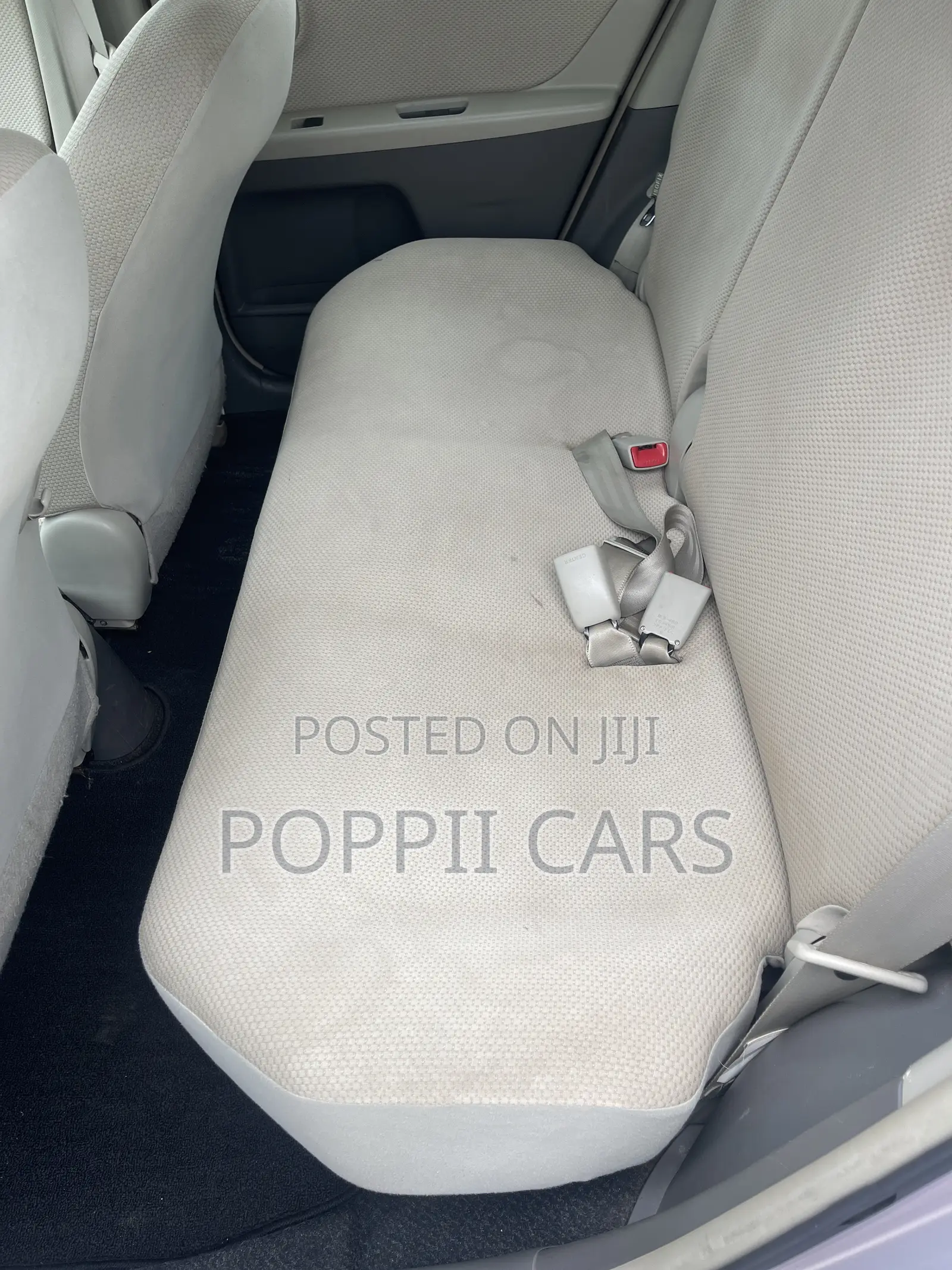 Toyota Vitz 2010 Silver