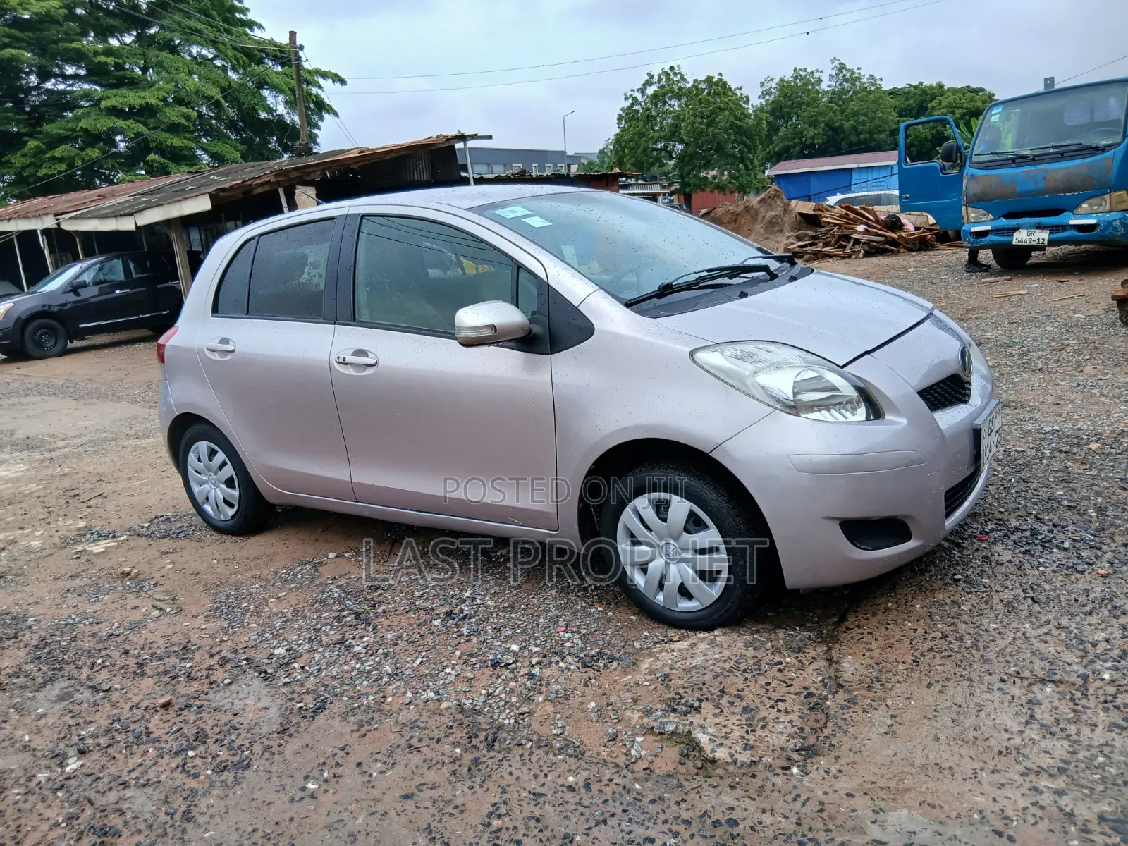 Toyota Vitz 1.3 FWD 5dr 2010 Silver