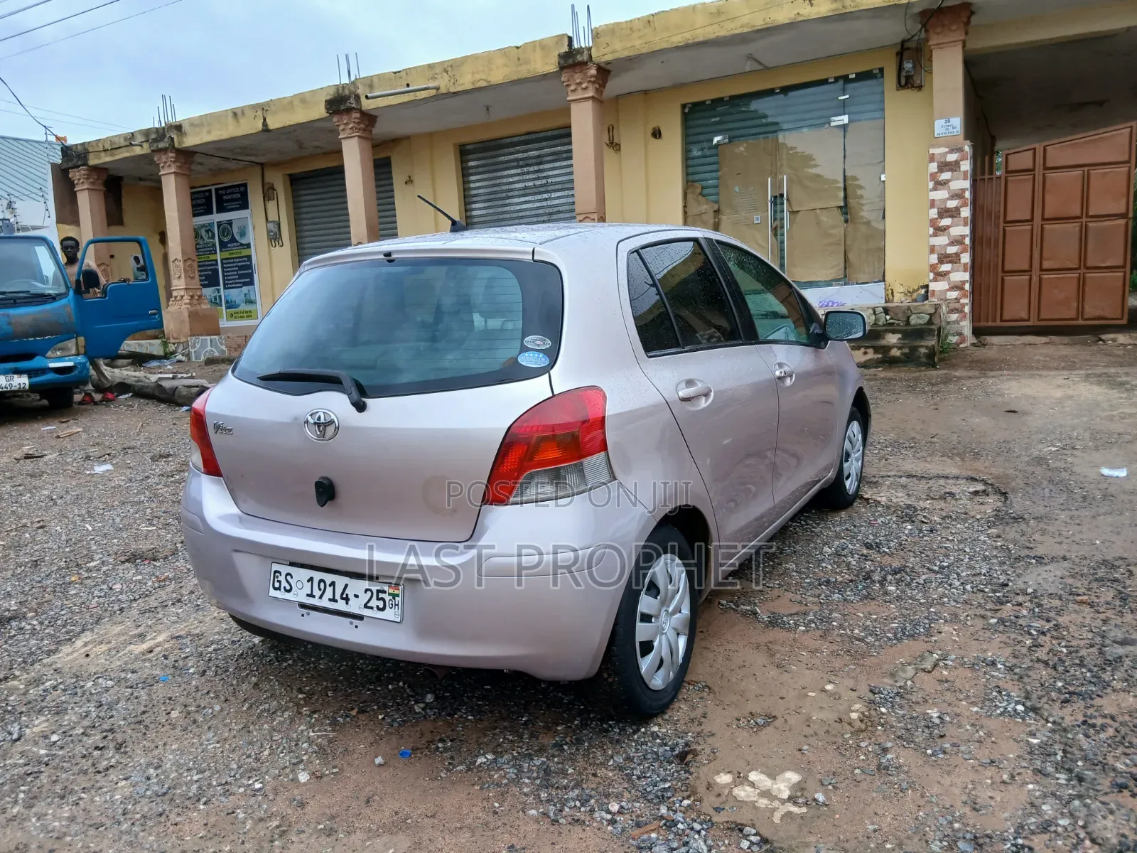 Toyota Vitz 1.3 FWD 5dr 2010 Silver