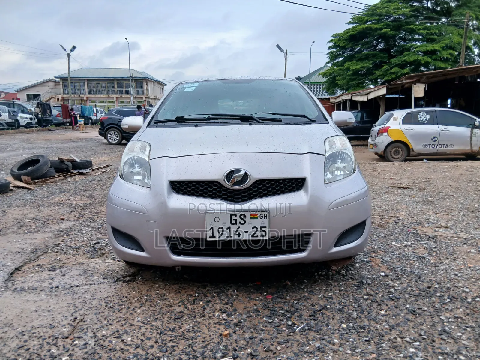 Toyota Vitz 1.3 FWD 5dr 2010 Silver