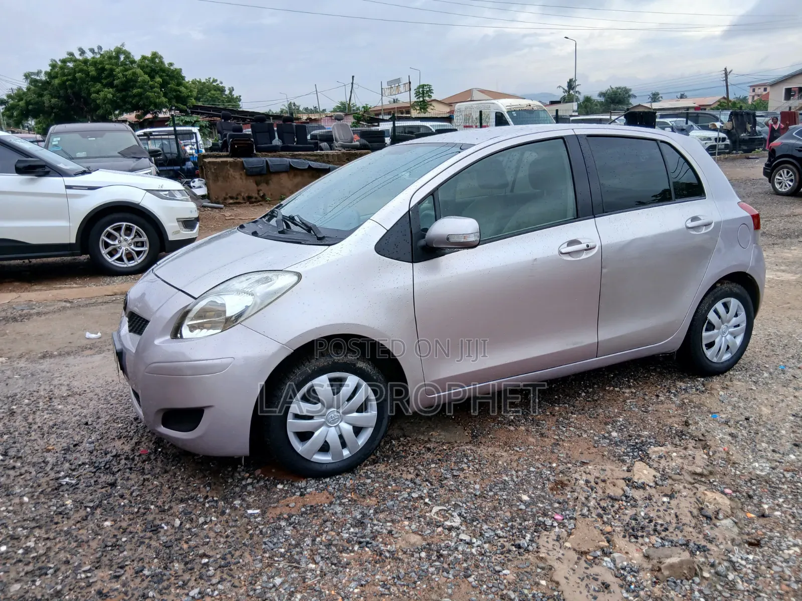 Toyota Vitz 1.3 FWD 5dr 2010 Silver