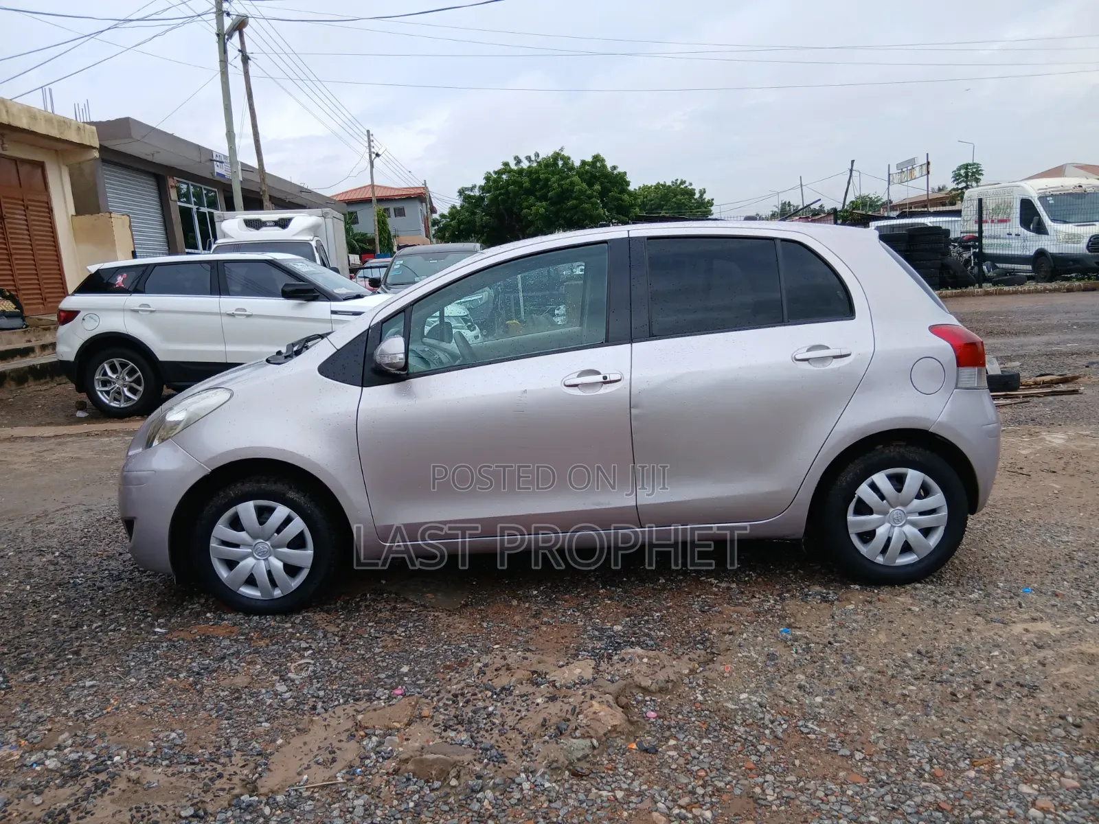 Toyota Vitz 1.3 FWD 5dr 2010 Silver